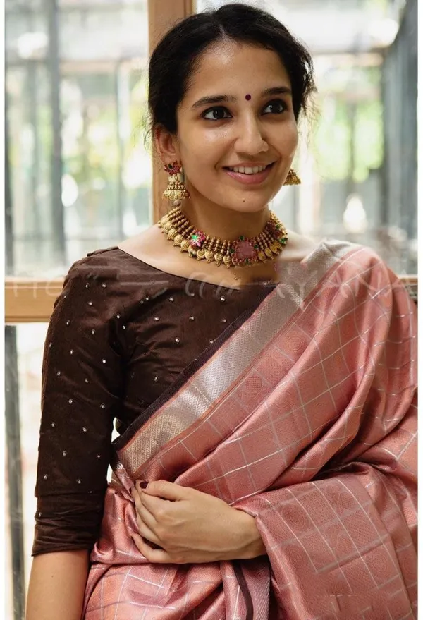Magenta_Embellished_Banarasi_Jacquard_Saree_(Magenta)